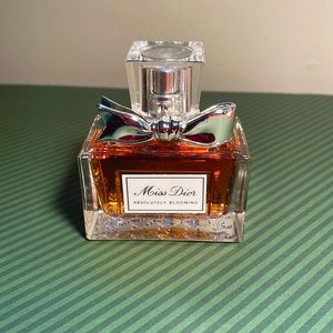Miss Dior Absolutely Blooming. Eau de Parf spray. New. 30 ml